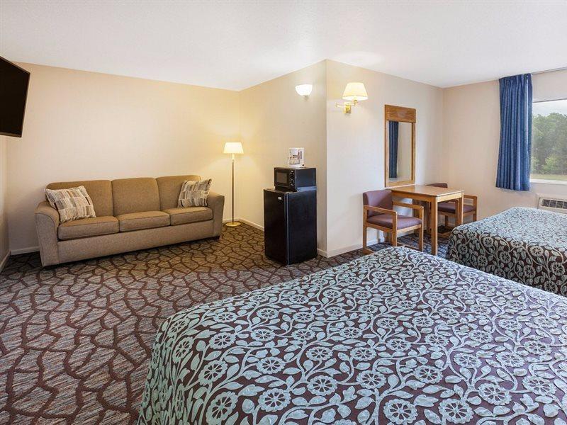 Hotel Baymont By Wyndham Manistee Zewnętrze zdjęcie