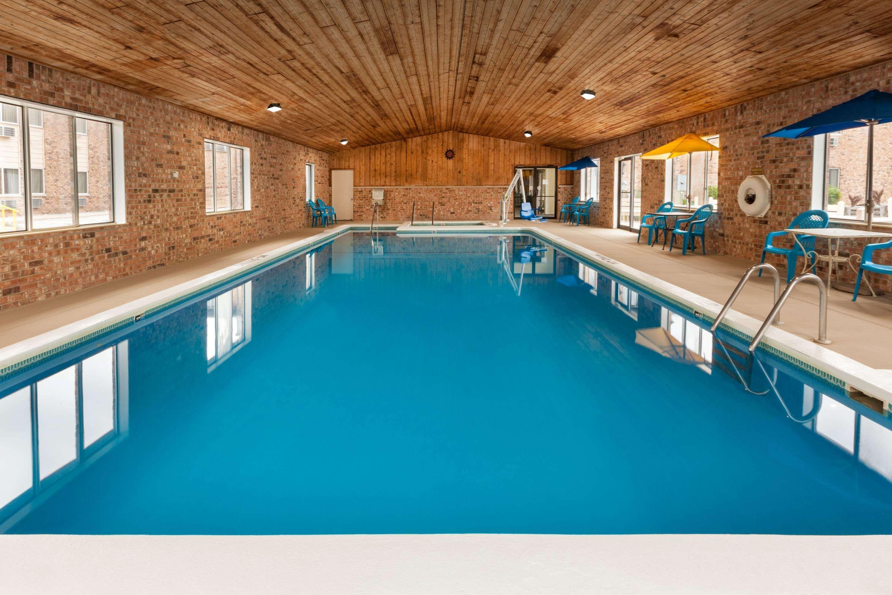 Hotel Baymont By Wyndham Manistee Zewnętrze zdjęcie