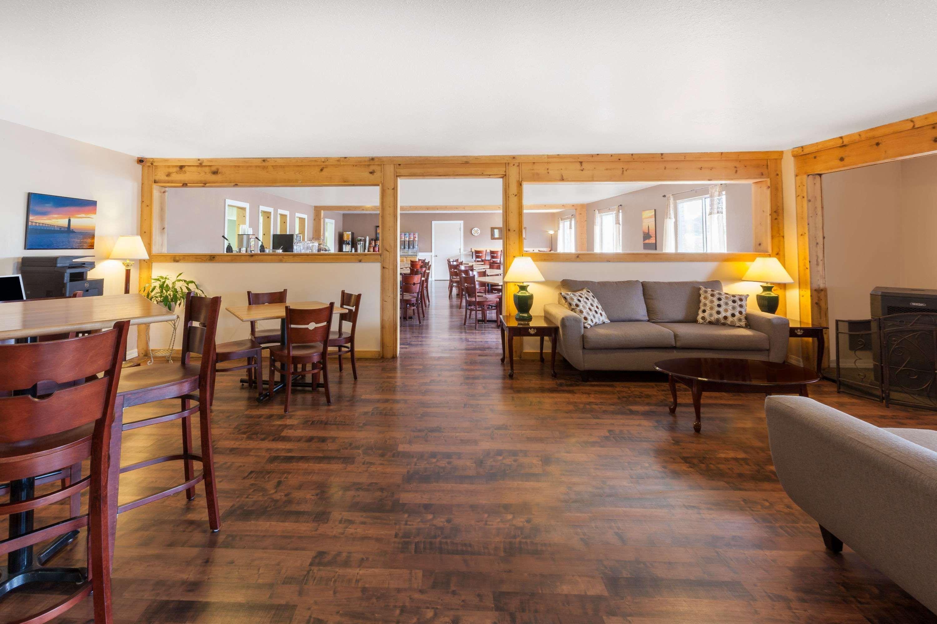 Hotel Baymont By Wyndham Manistee Zewnętrze zdjęcie